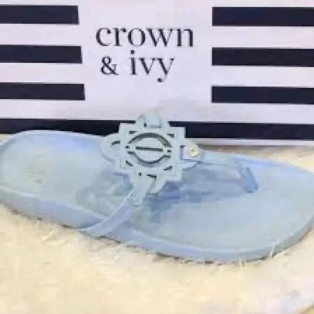 ❄️ Crown & Ivy | Wylie Footbed Sandals Various Sizes Available - Picture 7 of 7